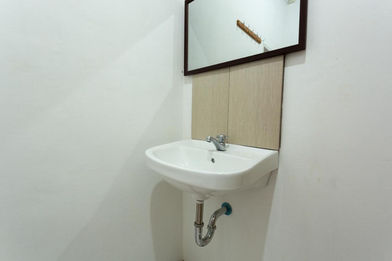 Spot On 1879 Lendang Homestay Mangsit Екстер'єр фото